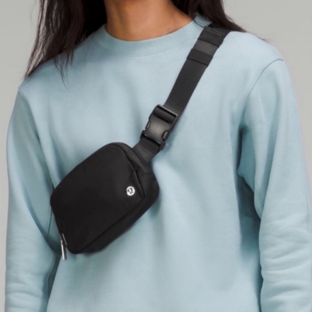 NWT Lululemon Everywhere Belt Bag 1L In Black - Picture 5 of 7